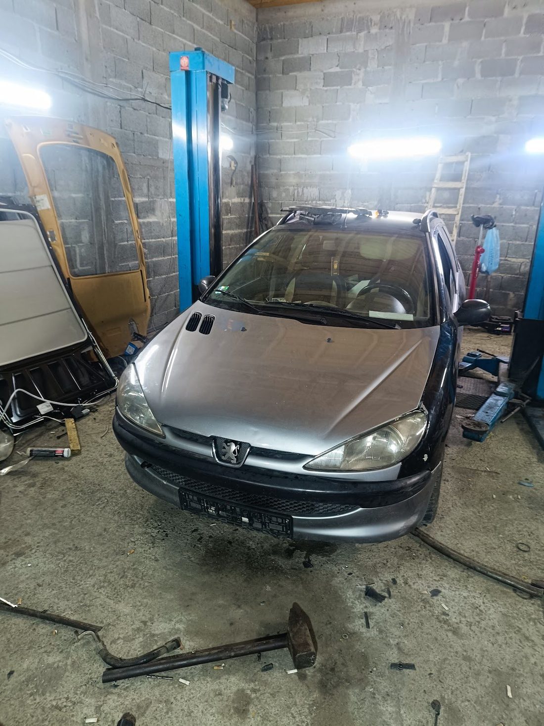 Peugeot 206 u radionici